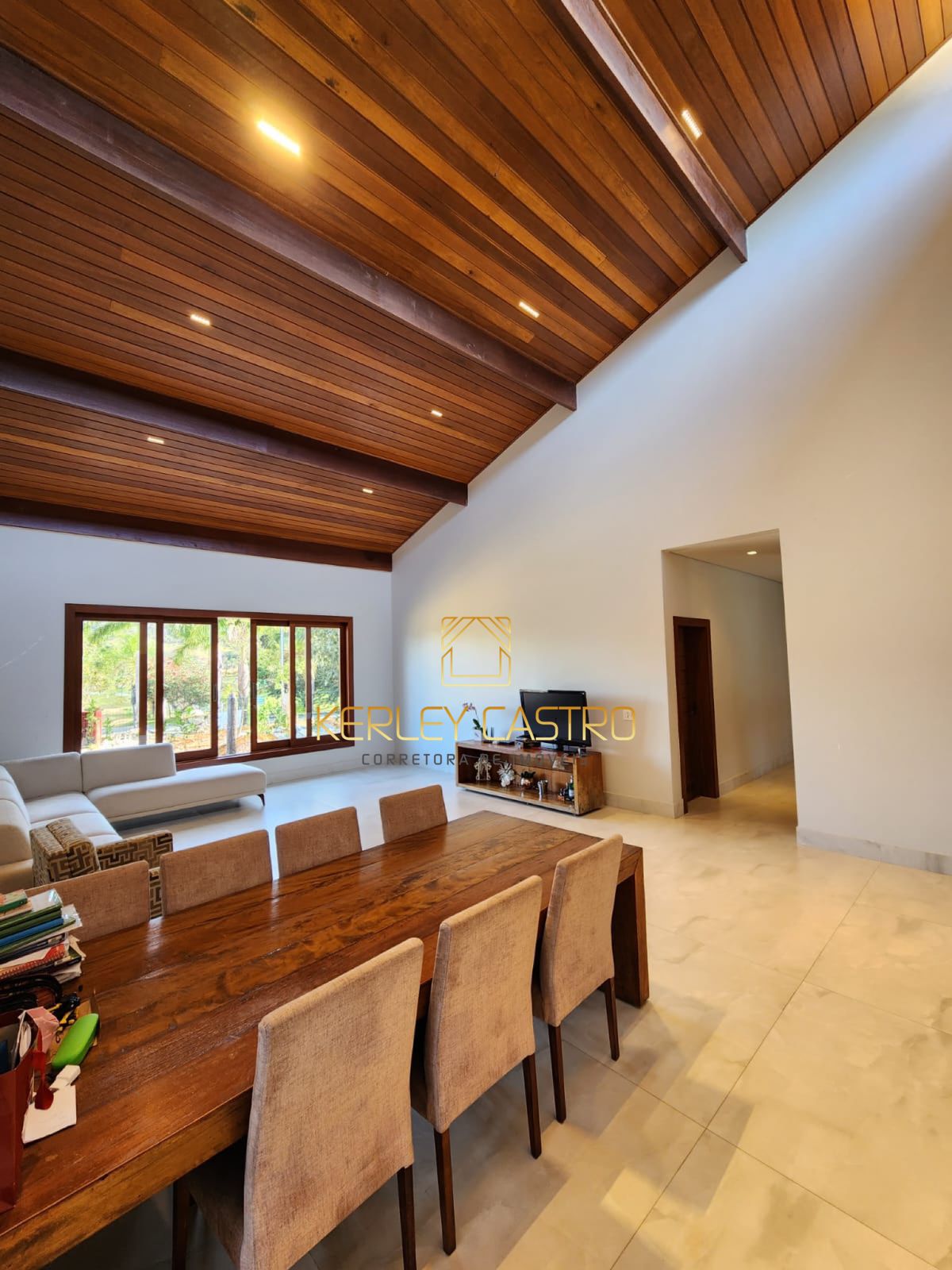 CASA NOVA DE ALTO PADRÃO NO CONDOMÍNIO DOS MOINHOS 